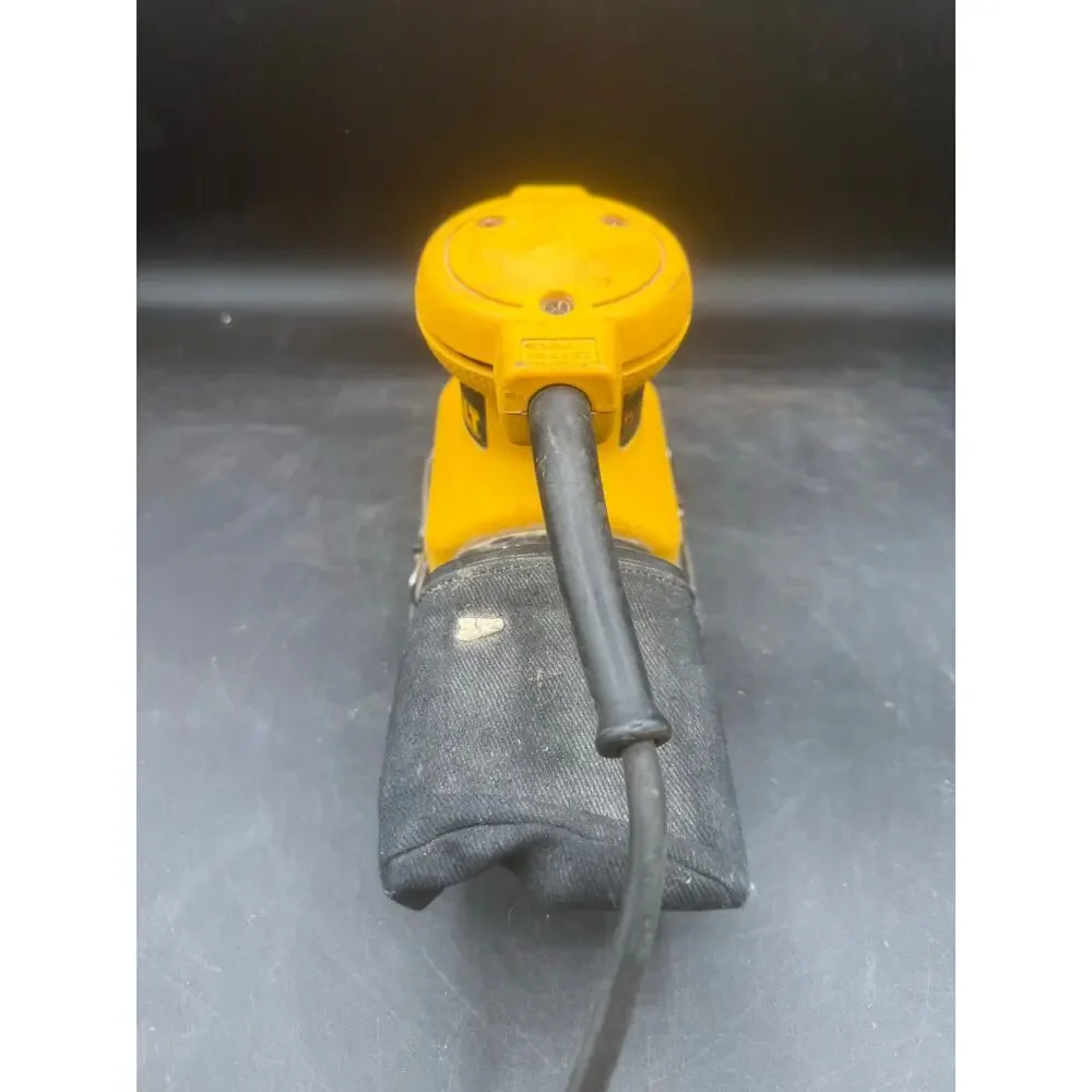 DeWalt DW411 1/4 Sheet Palm Grip Sander - tested and works